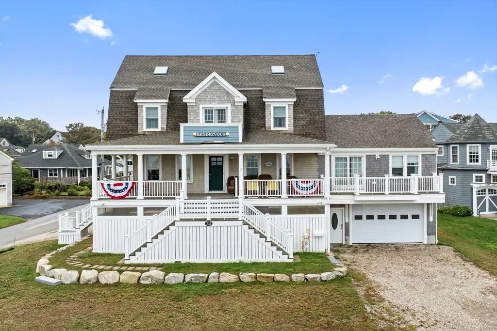33 Oceanside Dr, Scituate