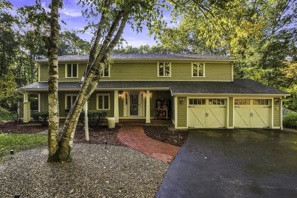 4 Stoney Brook Road, Hopkinton