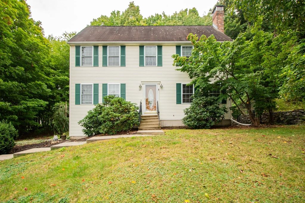 68 Biscuit Hill Dr, Leominster