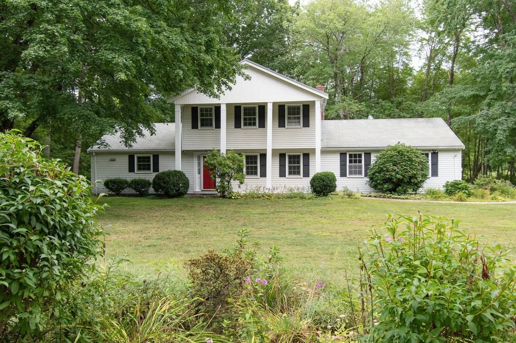 16 Crabapple Ln, Chelmsford