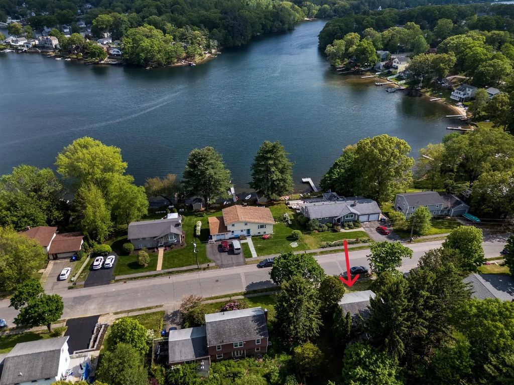 44 Fort Meadow Drive, Hudson