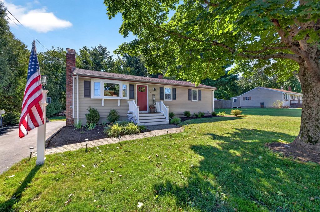 67 Nicholas Rd, Raynham