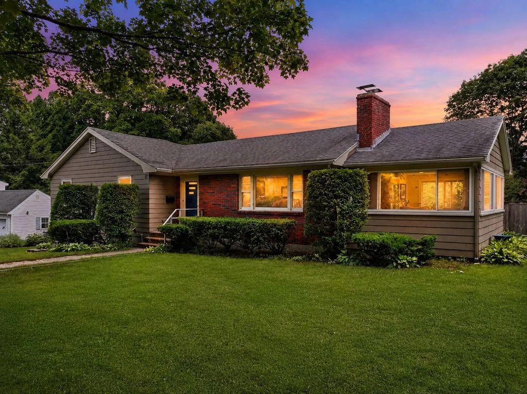 12 Summer Hill Rd, Maynard