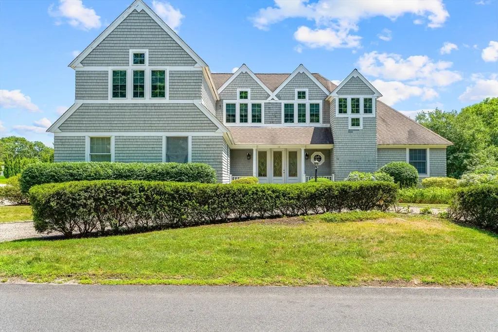 14 Glenneagle Dr, Mashpee