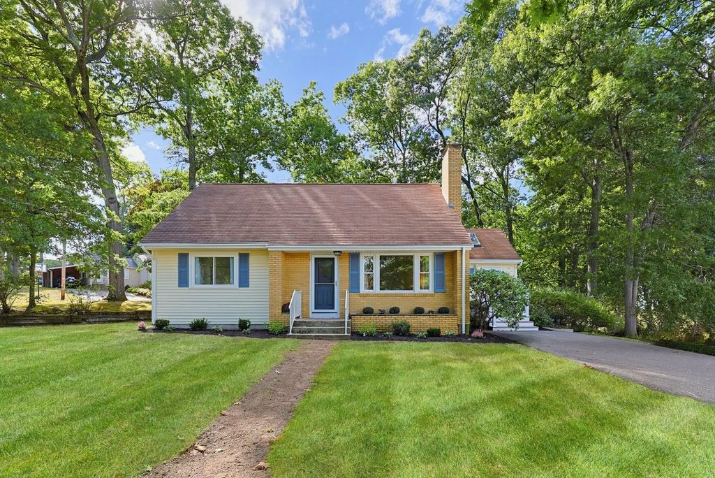 21 Burt St, Attleboro