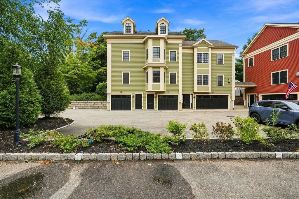 426 Main St #1, Waltham