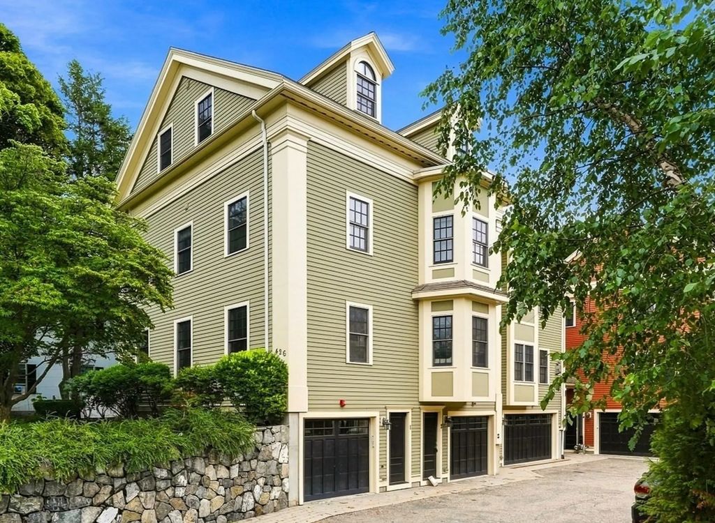 426 Main St #1, Waltham