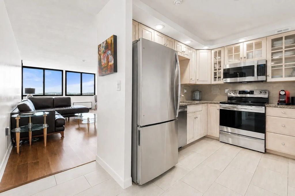 77 Adams St #1206, Quincy