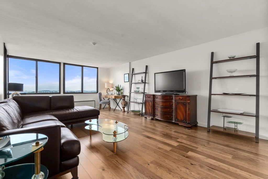 77 Adams St #1206, Quincy