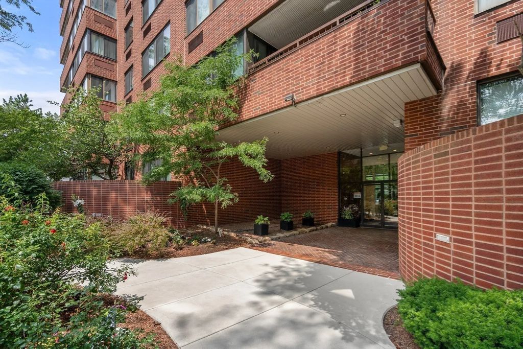 77 Adams St #1206, Quincy
