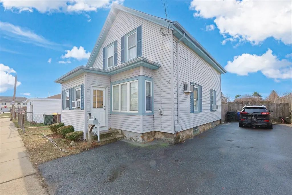 31 Russell St, Fall River