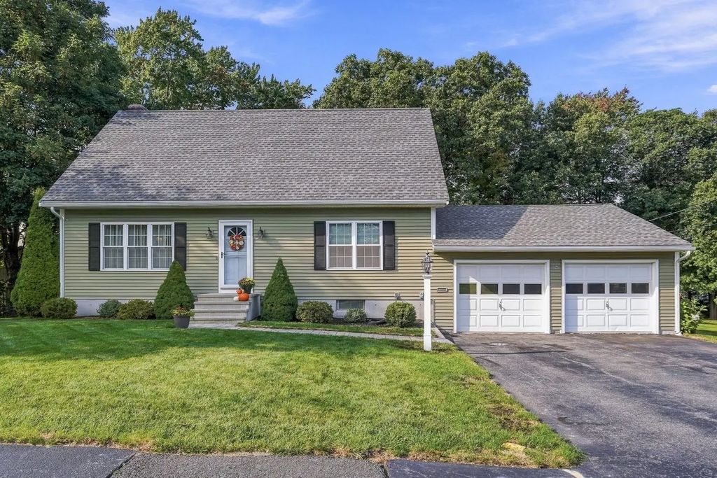 14 Oak Cir, Holden