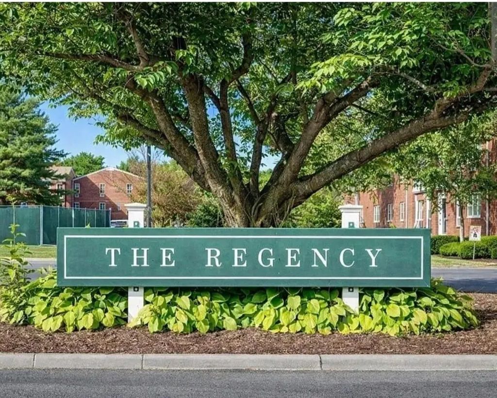 164 Regency Park Dr #164, Agawam