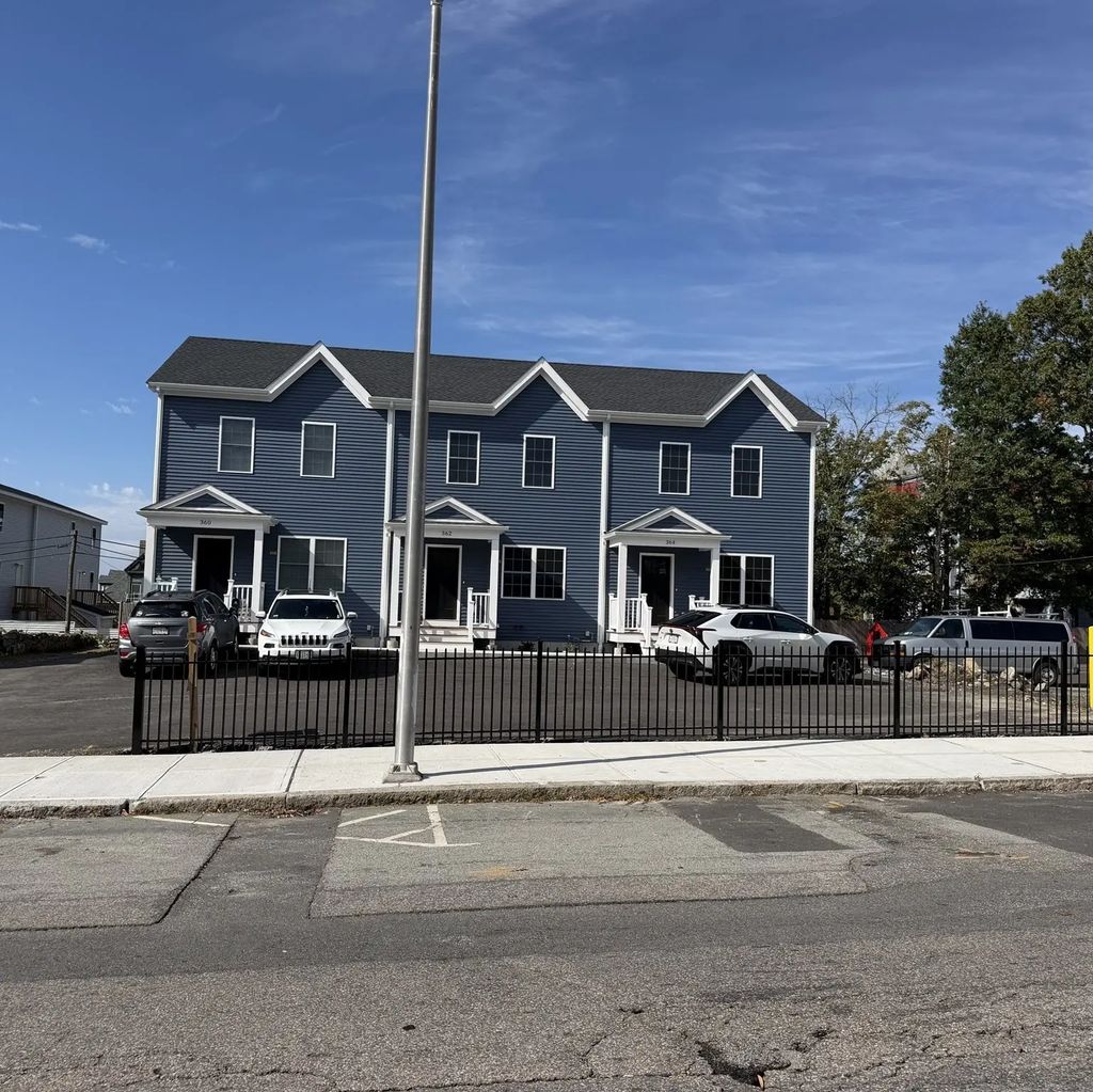 364 High Street #364, Fall River