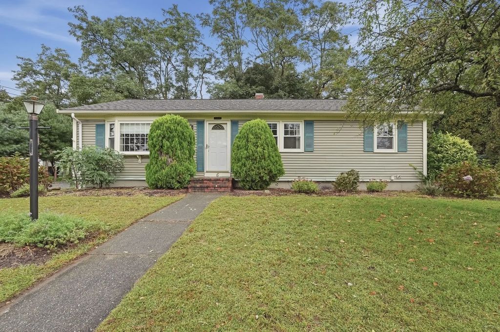 6 Lincoln Dr, Fairhaven