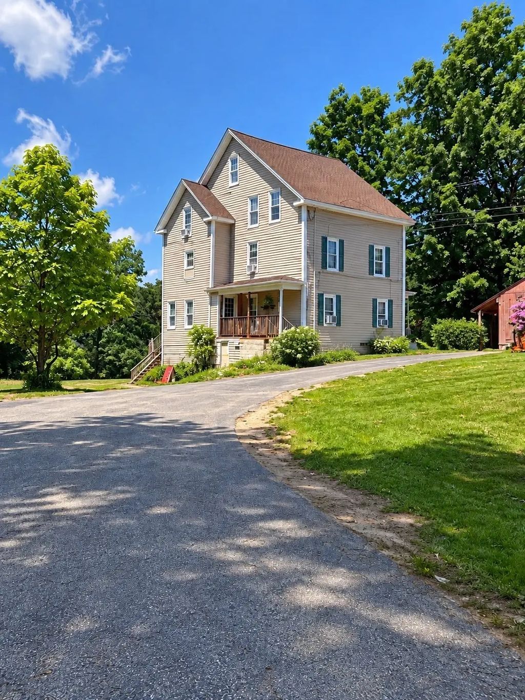 73 S Main St, North Brookfield