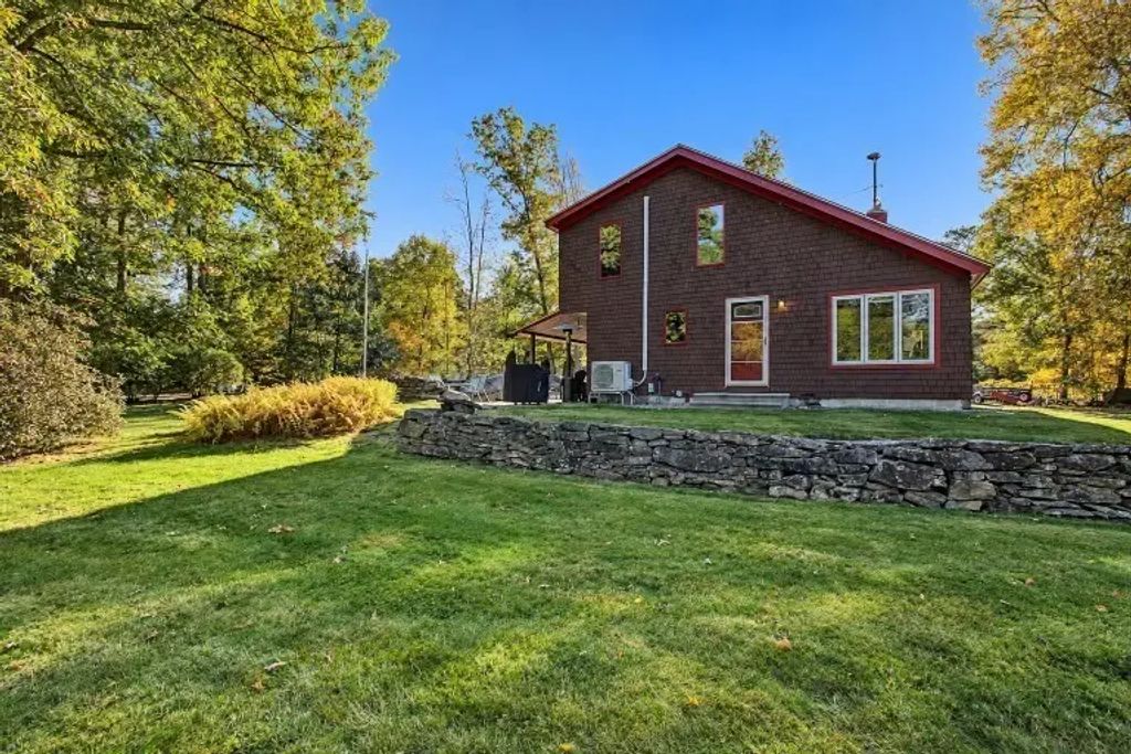 306 Thompson Rd, Webster