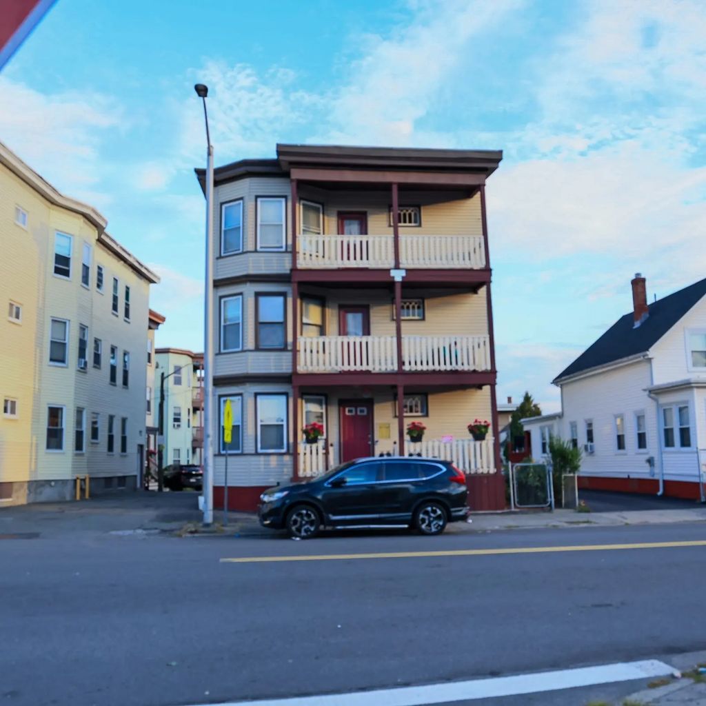 522 Summer St #3, Lynn
