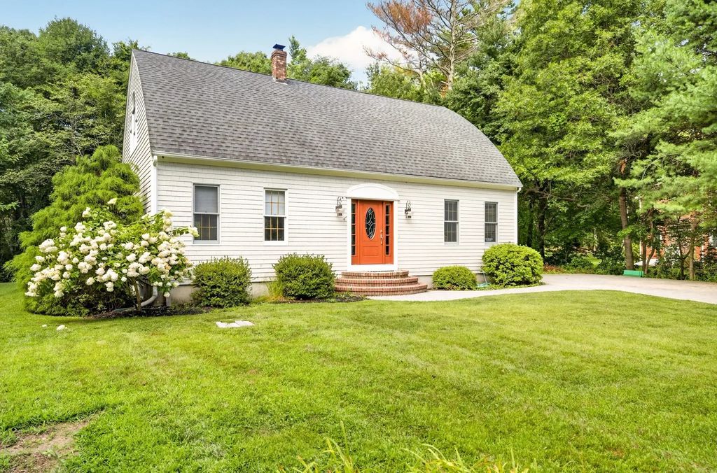 32 Slades Farm Ln, Dartmouth