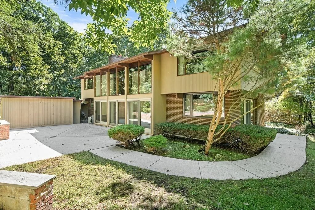 7 Arnold Rd, Wellesley