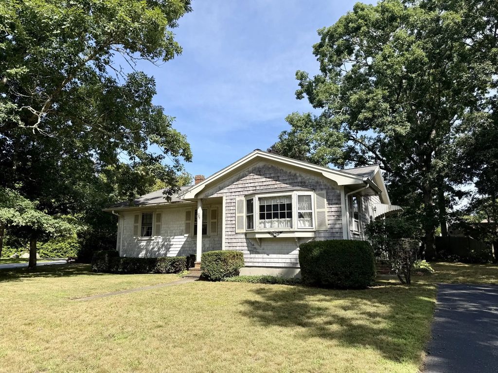 1183 Dutton Street, New Bedford