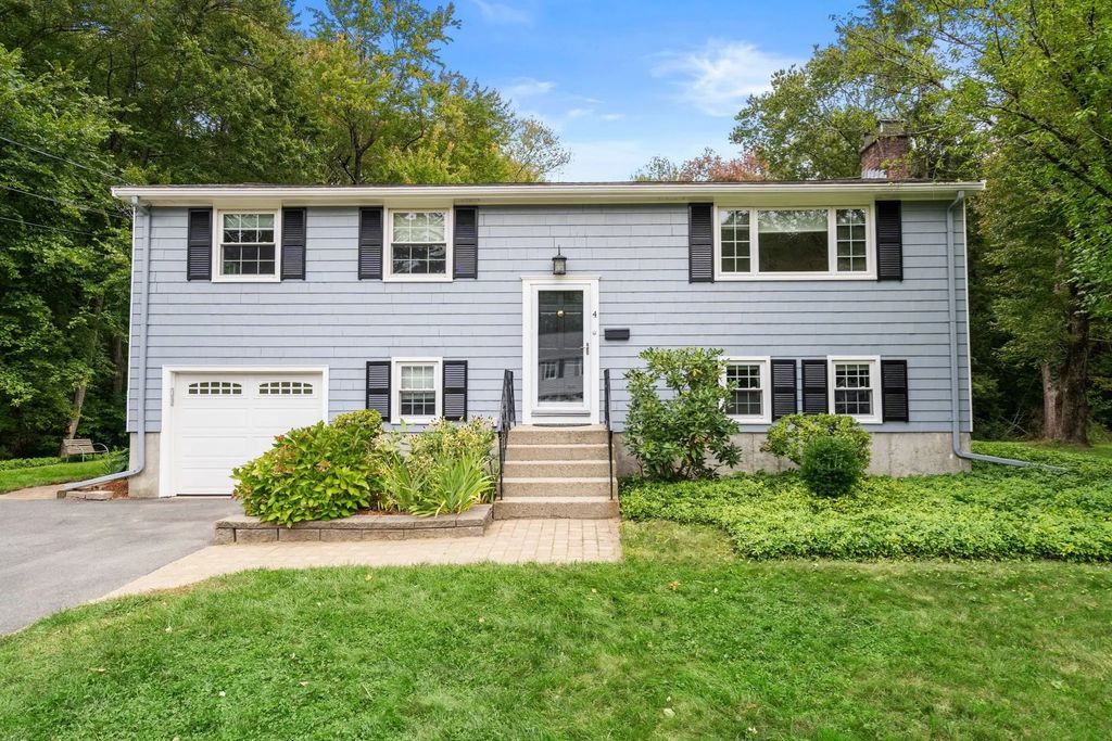 4 Woodmere, Framingham