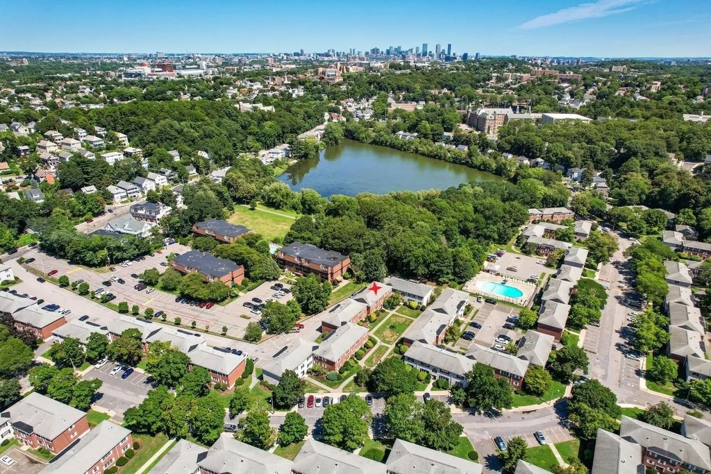 173 Lake Shore Rd #3, Boston