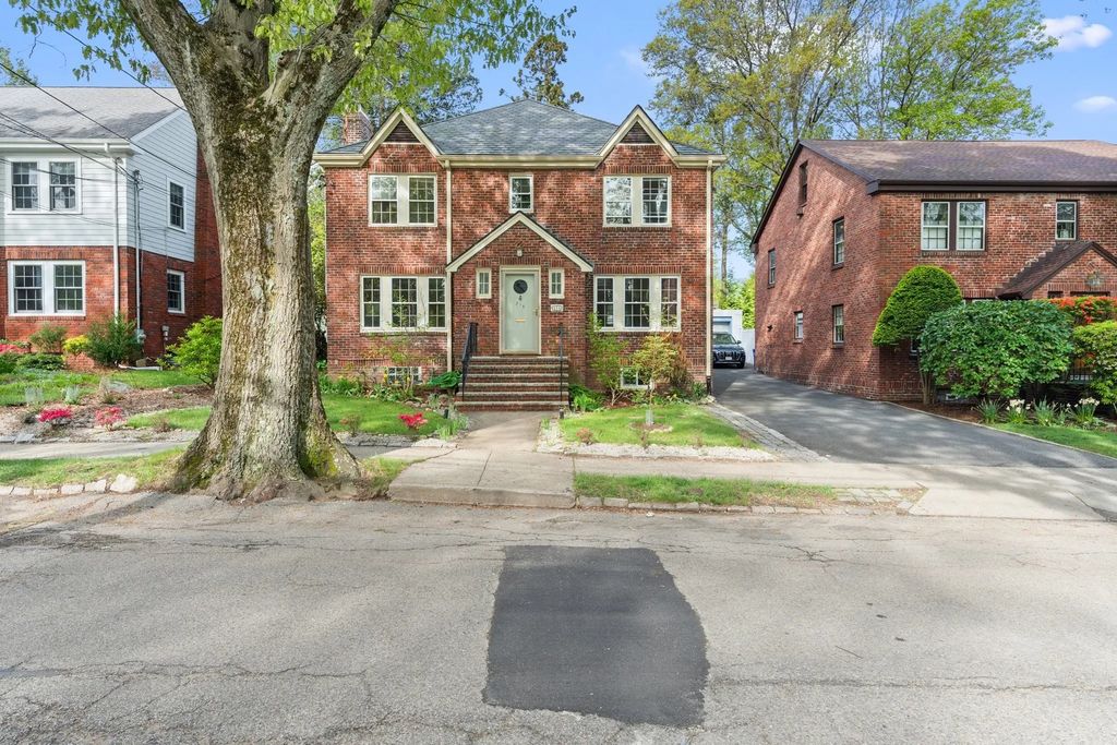 316 Russett Road, Brookline