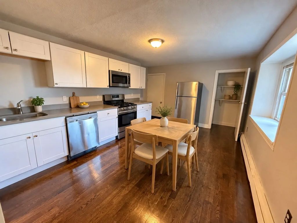 14 Cross St East #2, Somerville