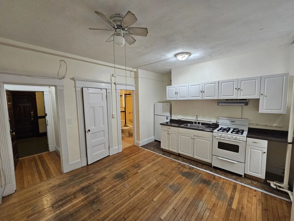 8 Garrison St #500, Boston