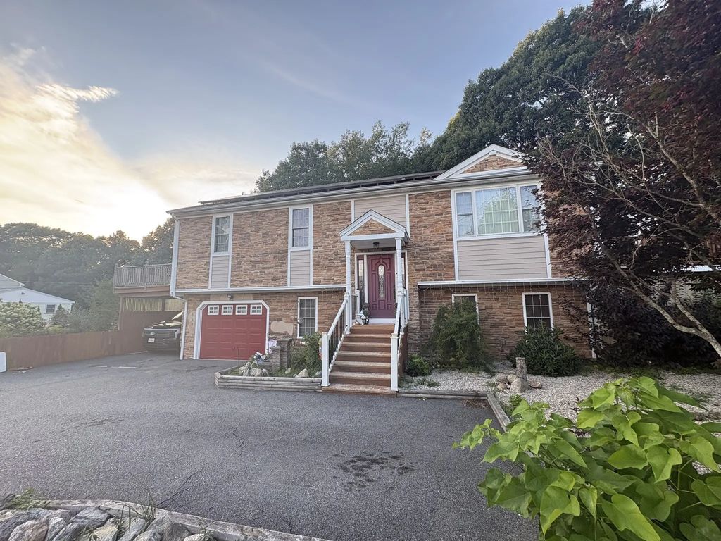 769 New Plainville Rd, New Bedford