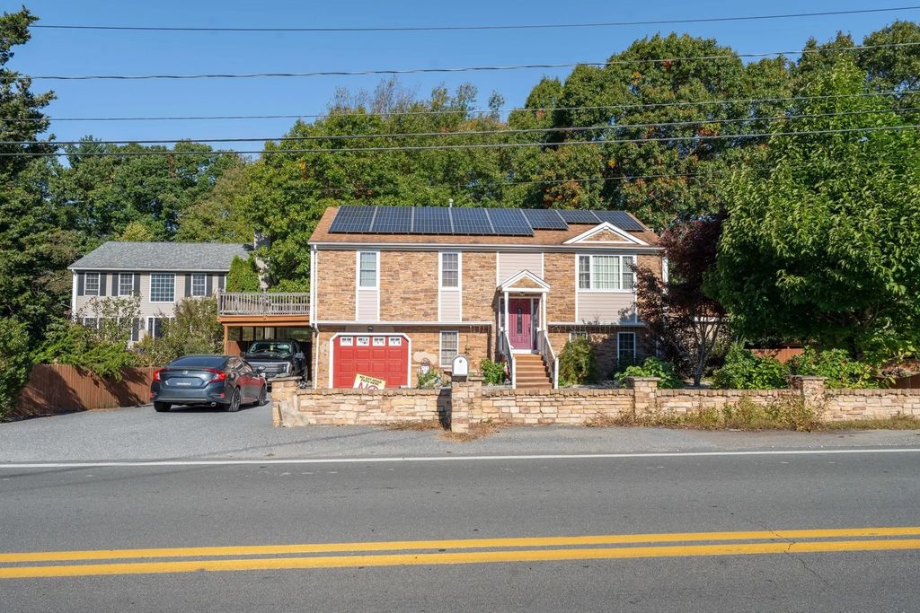 769 New Plainville Rd, New Bedford