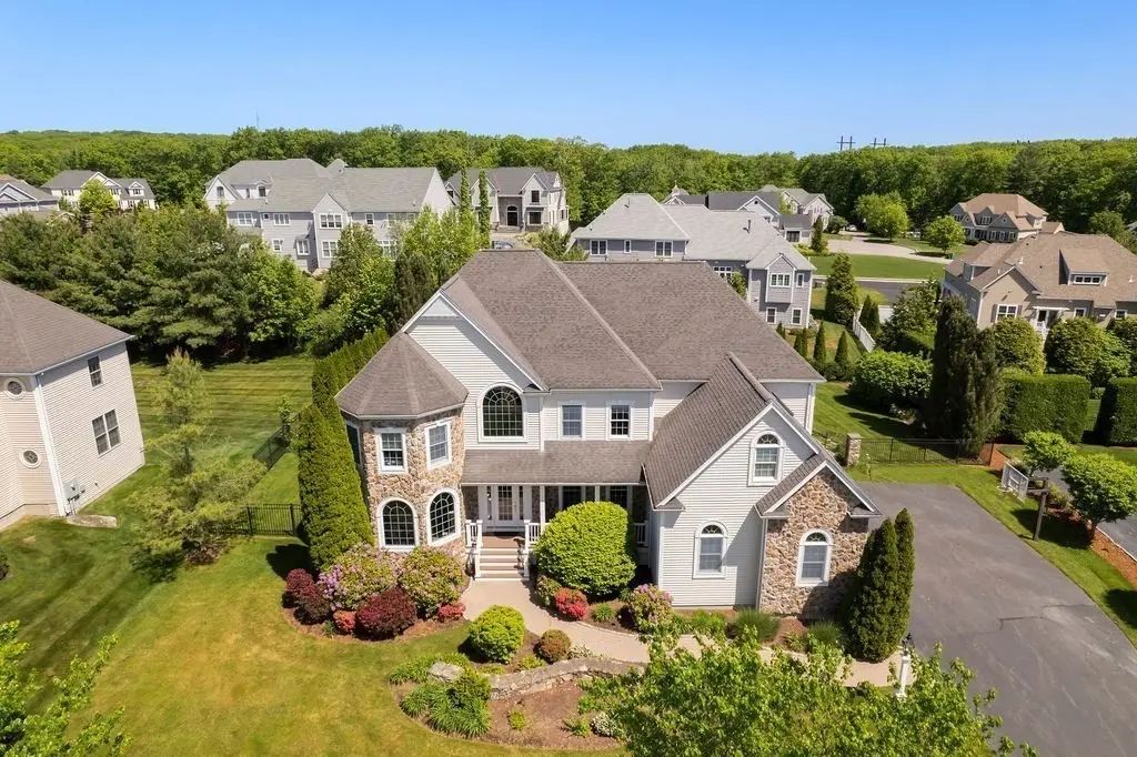 21 Coach Rd, North Attleboro