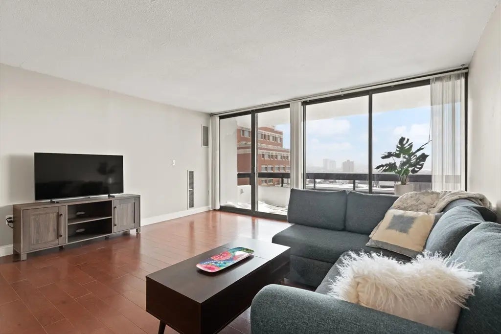 566 Commonwealth Ave #1003, Boston