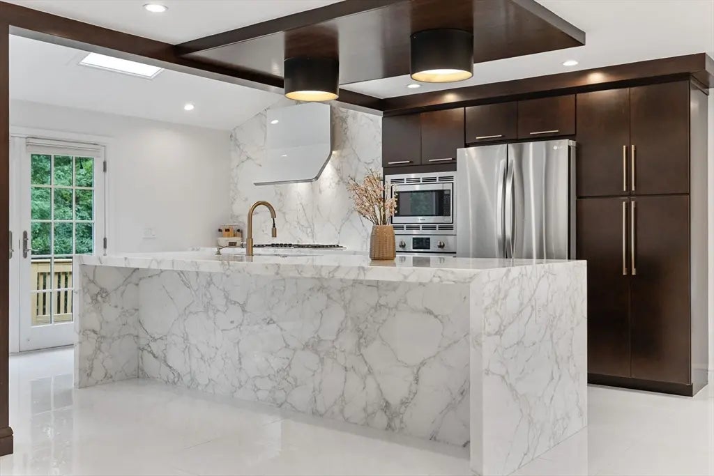 4 Hadley Road, Lexington