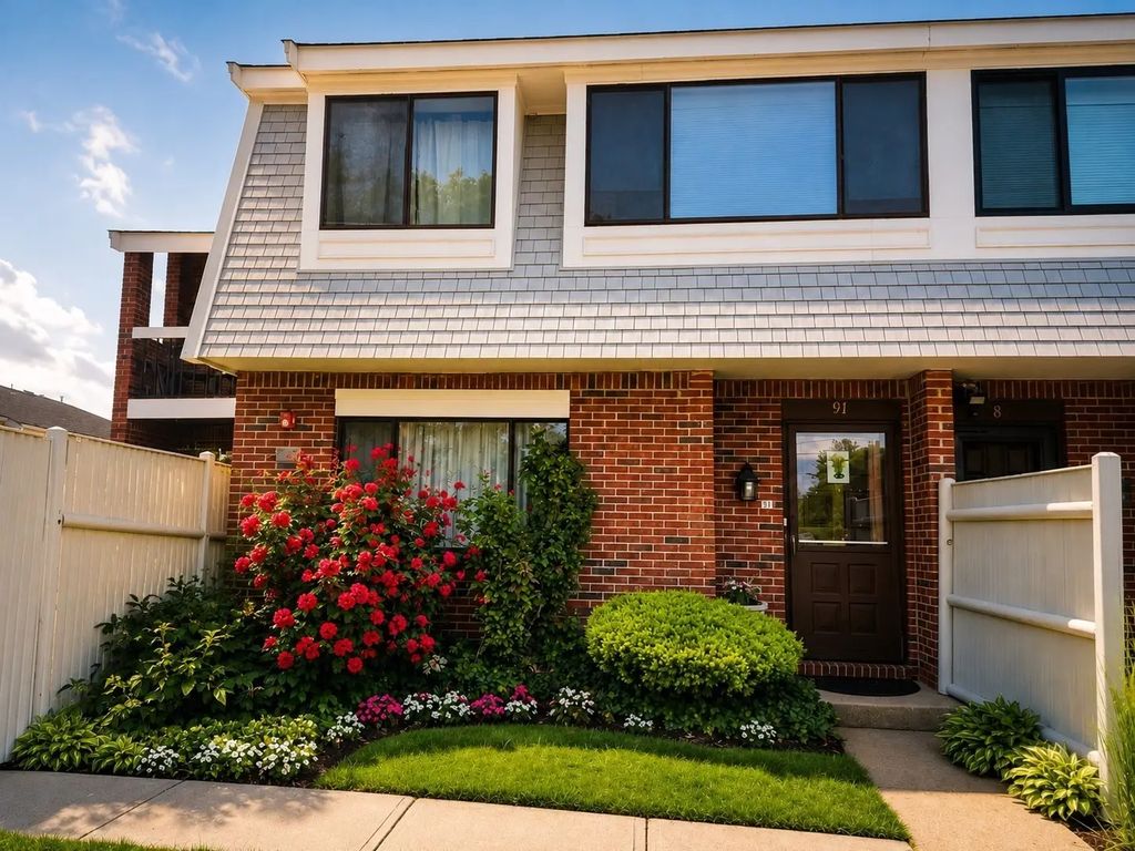 91 Rosewood Dr #91, Stoughton