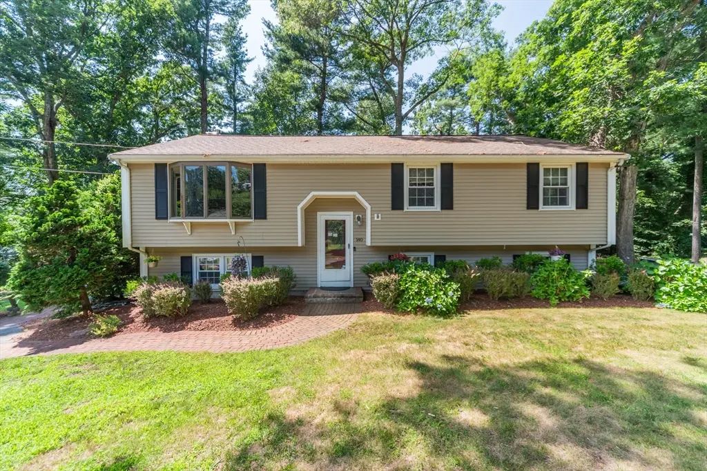 140 Bayberry Cir, Bridgewater