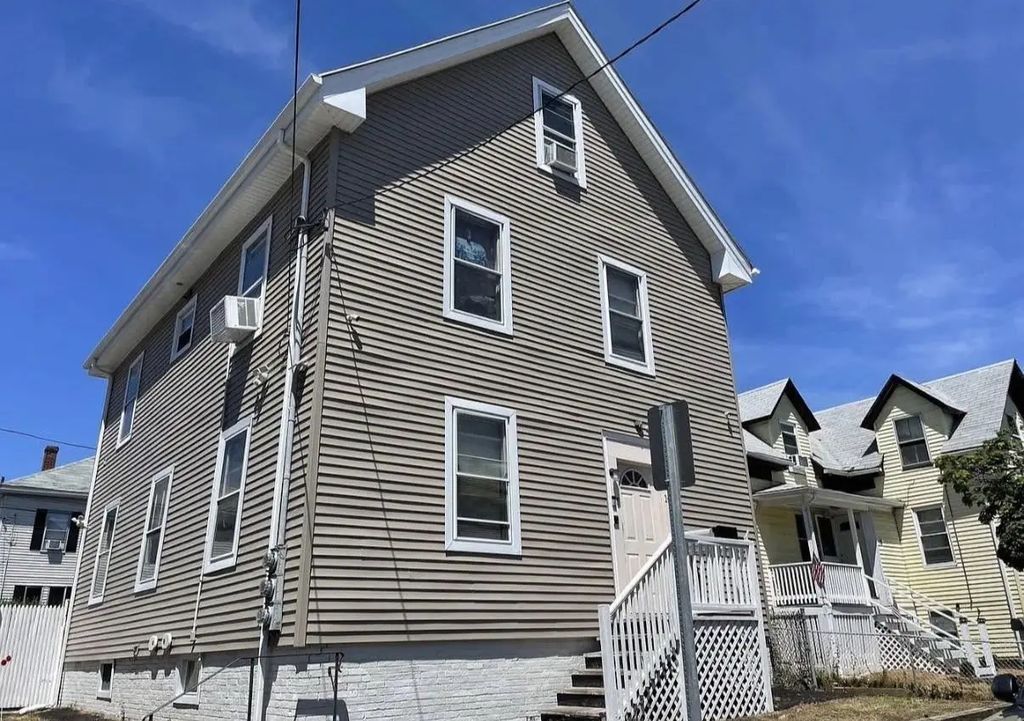 16 Robinson St #1, Lynn