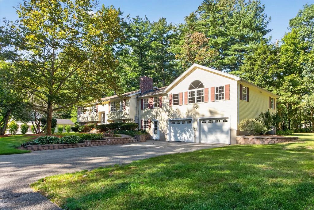 41 Buckingham Drive, Billerica
