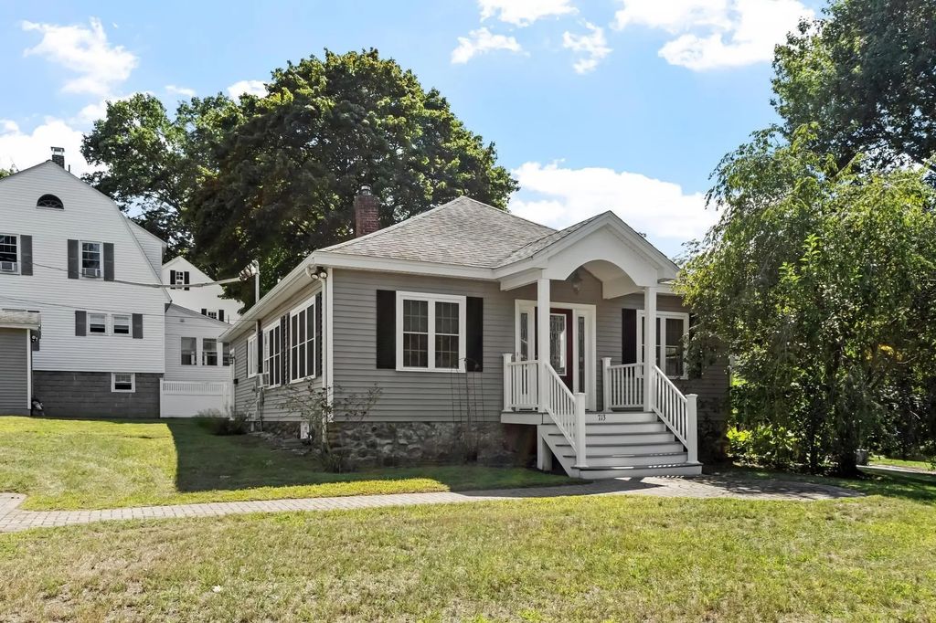 713 E Merrimack Street, Lowell