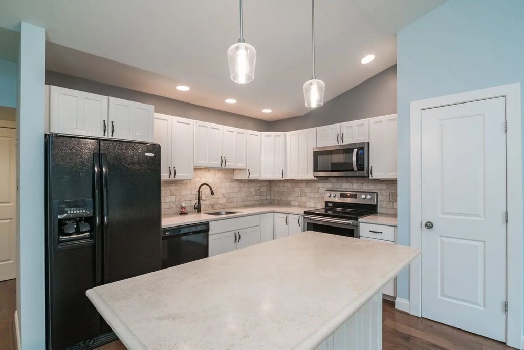 24 Myers Farm Ln #24, Greenfield