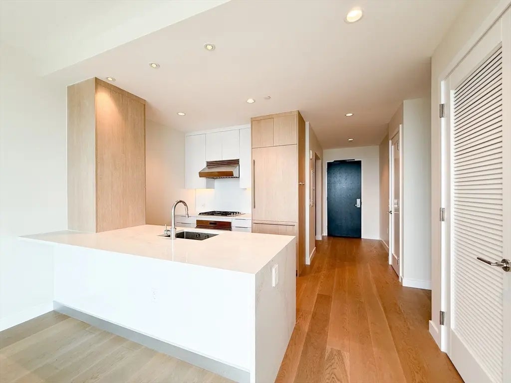 188 Brookline Ave #20h, Boston