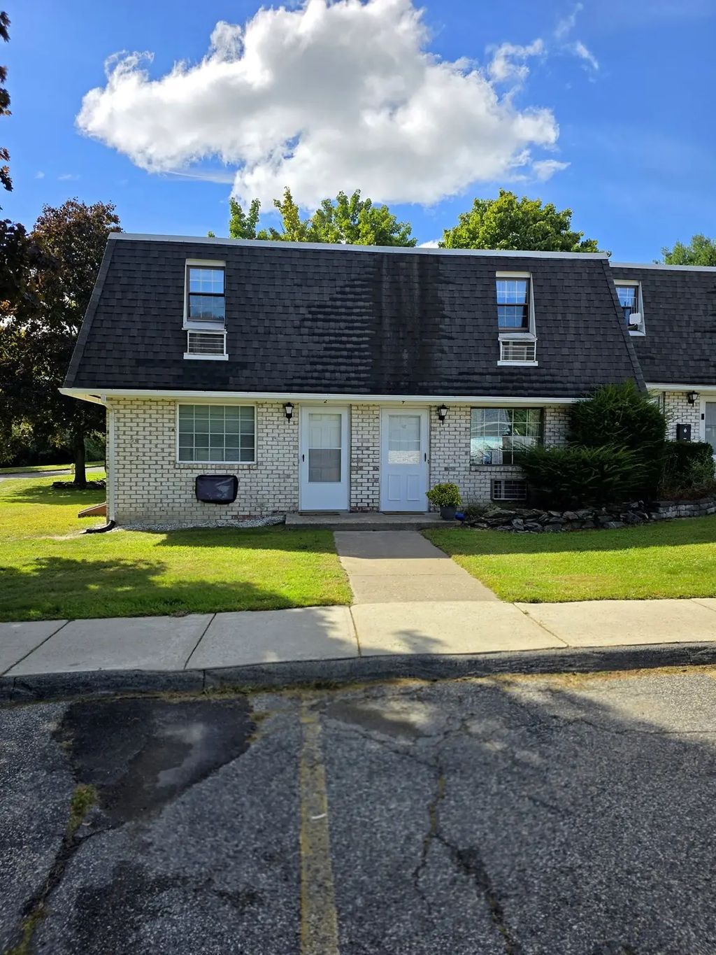 2 Princeton Ter #2, Greenfield