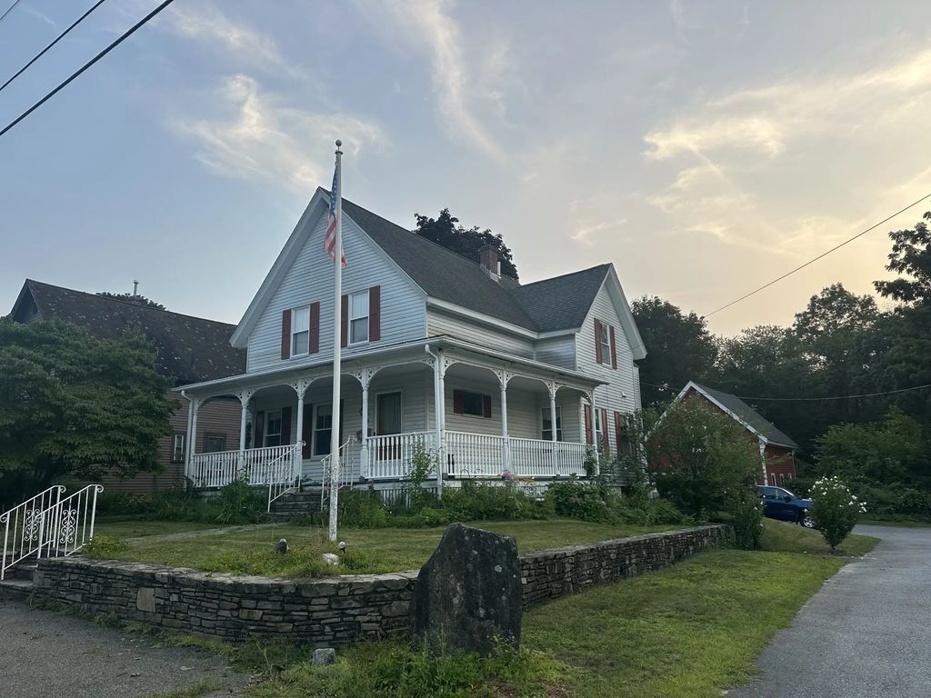 90 Locust Ave, Worcester