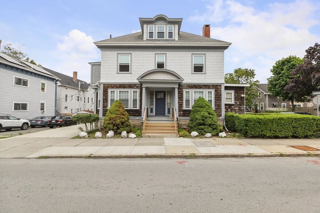 596 County St, New Bedford