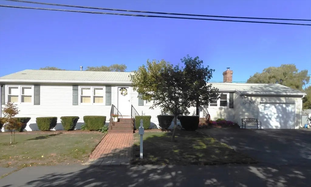 22 Derry Rd, Methuen