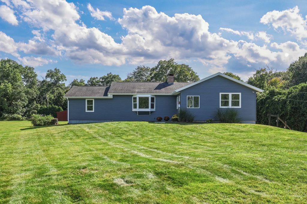27 Huntington Rd, Hadley