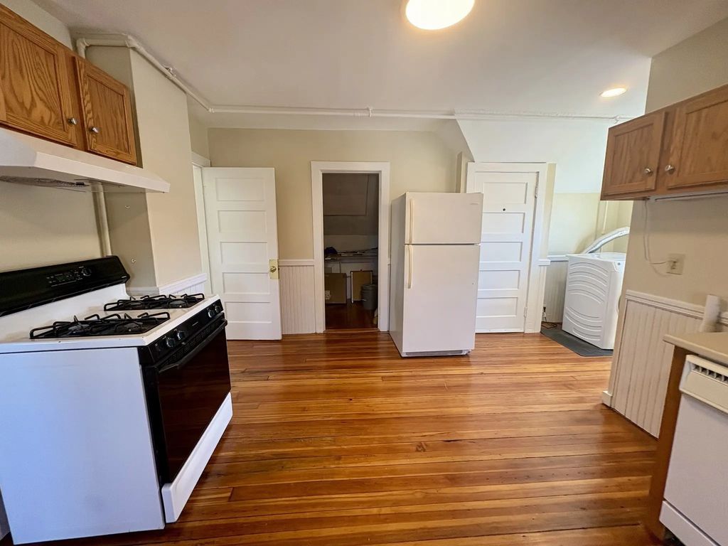 137 Whitwell St #3, Quincy
