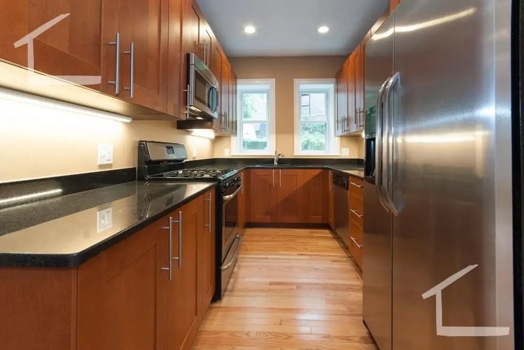 6 Lothian Rd #1a, Boston