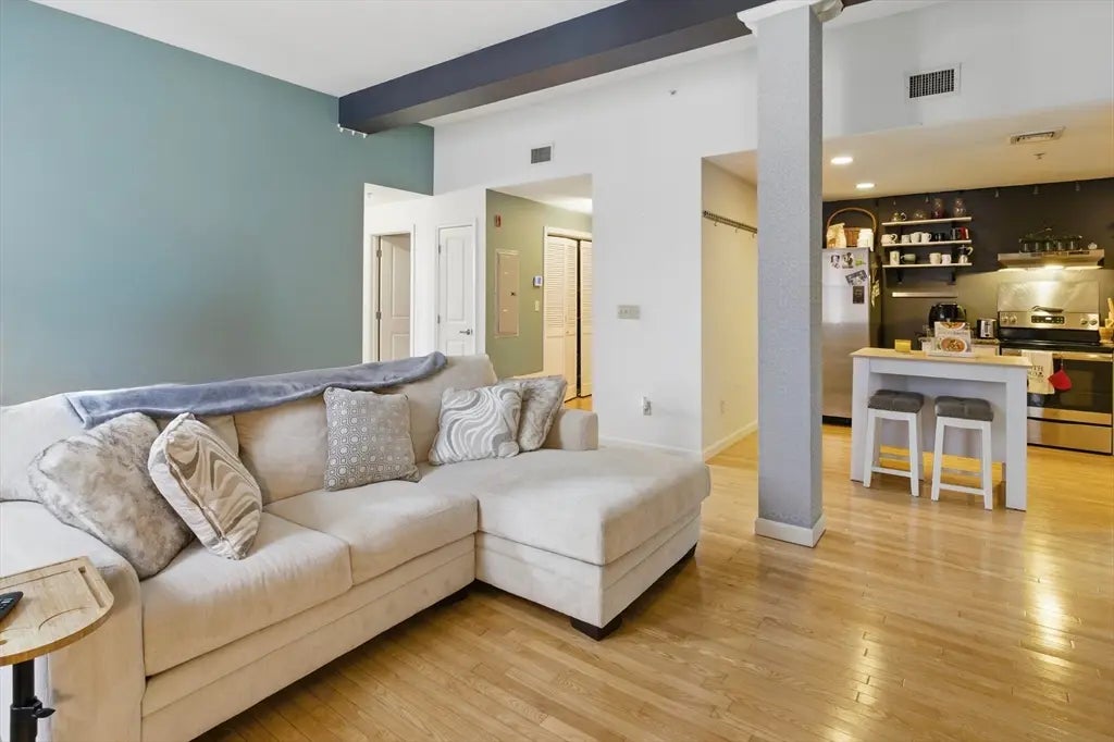 170 Oxford St #402, Lynn